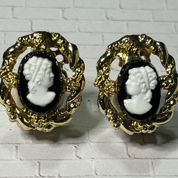 Vintage Black Gold White Cameo Victorian Clip-On Earrings - Picture 4 of 7